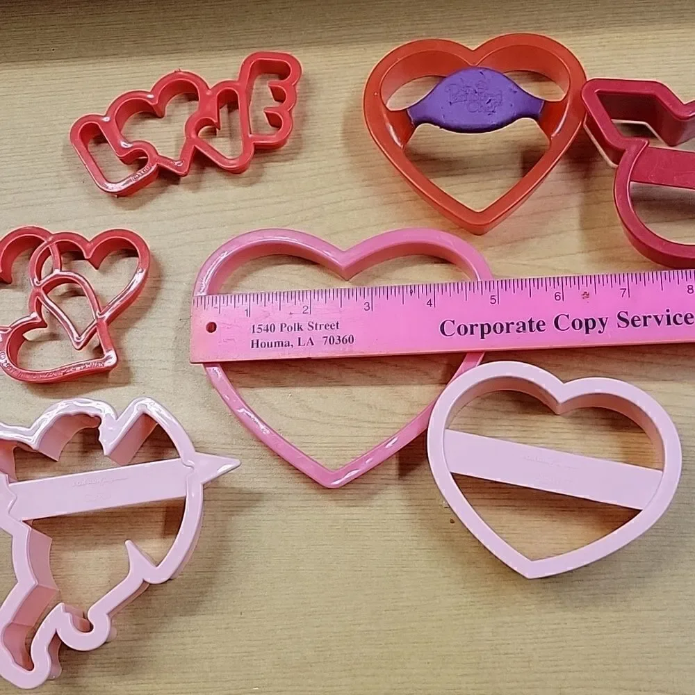 7 Wilton‎ & pamperd  chef Valentines Day cookie cutters